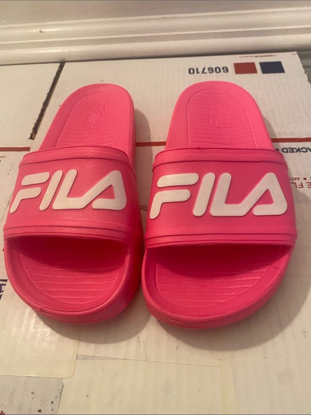Fila size 9 Sandals good condition